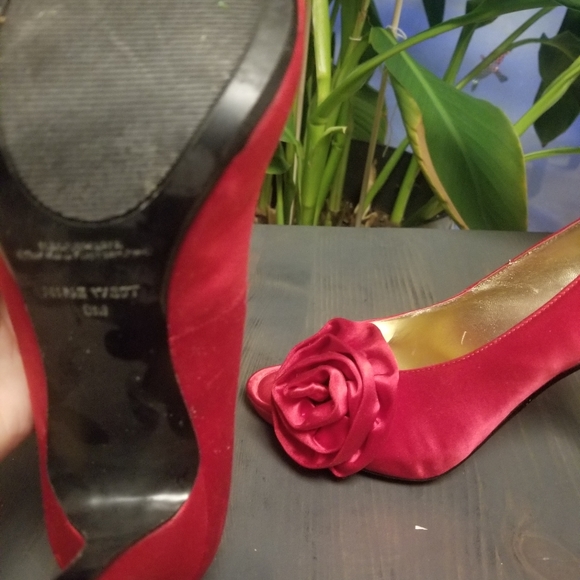 Nine West Size 8M Sexy Red Heals - Picture 6 of 7